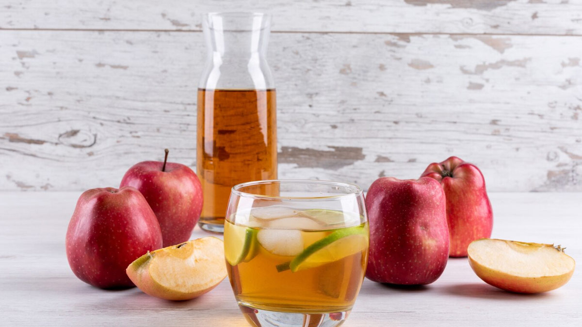 4 Benefits of Apple Juice (And 5 Downsides)